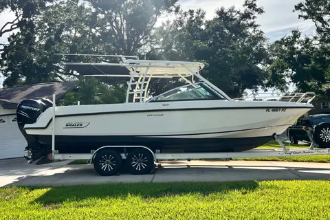 2015 Boston Whaler 270 Vantage, photo 1 in Clearwater, FL