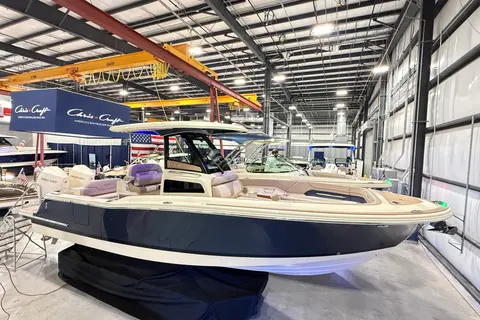 2027 Chris-Craft Catalina 28, photo 1 in Fort Lauderdale, FL