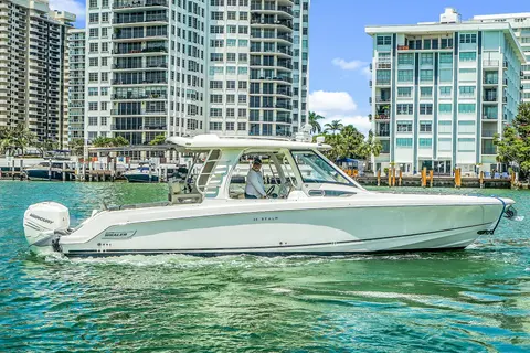 2018 Boston Whaler 350 Realm, photo 1 in Miami, FL