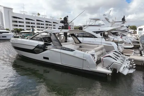 2023 Azimut Verve 47, photo 1 in North Miami Beach, FL
