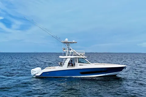 2016 Boston Whaler 420 Outrage, photo 1 in Coral Gables, FL