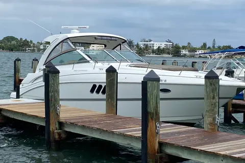 2013 Cruisers Yachts 380 Express, photo 1 in Miami, FL