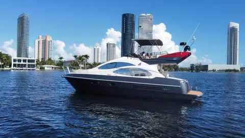 1999 Azimut 42, photo 1 in Miami, FL