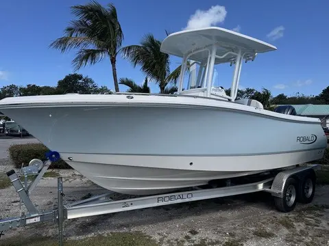 2026 Robalo R230 Center Console, photo 1 in Key Largo, FL