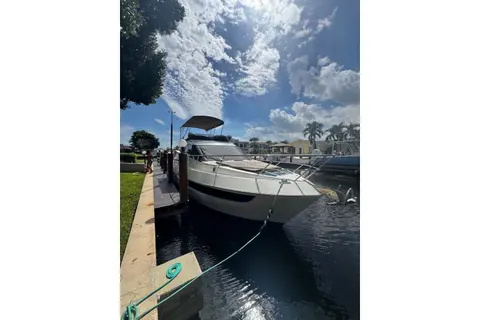 2017 Galeon 380 Fly, photo 1 in Lighthouse Point, FL