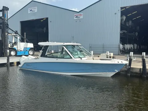 2027 Boston Whaler 330 Vantage, photo 1 in Venice, FL
