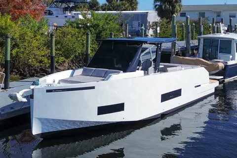 2026 De Antonio Yachts D42, photo 1 in Tarpon Springs, FL