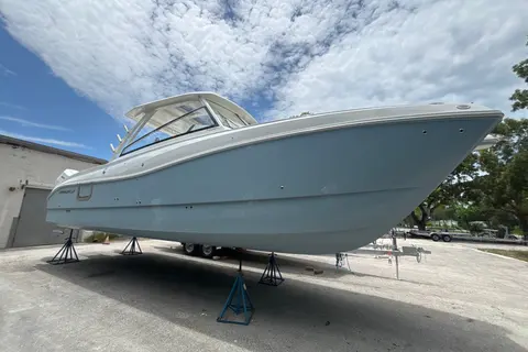 2027 World Cat 325 DC, photo 1 in Naples, FL