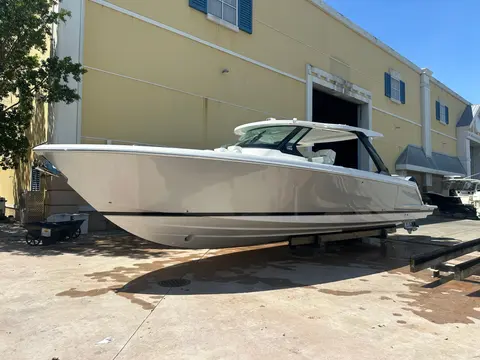 2027 Tiara Yachts 43 LS, photo 1 in Lighthouse Point, FL