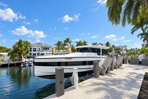 2025 Wellcraft 355, photo 1 in Pompano Beach, FL