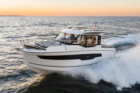 2027 Jeanneau NC 895 Series 2, photo 1 in St Petersburg, FL